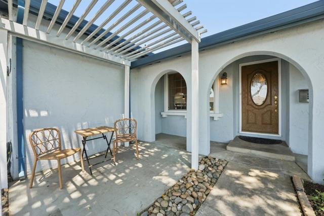 5886 Falon Way, San Jose CA: https://media.crmls.org/mediaz/2b524185-b144-465f-aa46-9edf6154d729.jpg