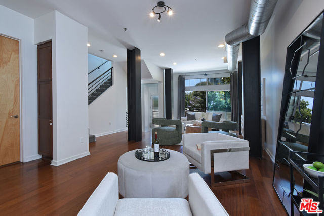 5350 Playa Vista Drive, Playa Vista CA: https://media.crmls.org/mediaz/2b525251-18d3-4605-8208-c9729b6e98ca.jpg