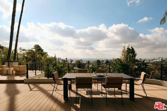2250 El Contento Drive, Los Angeles CA: https://media.crmls.org/mediaz/2b536e6a-979f-48c2-909f-c9aac50781a9.jpg