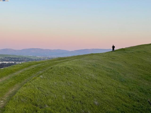 318 Paradiso Ct, San Ramon CA: https://media.crmls.org/mediaz/2b5375cd-c602-4d7f-8364-ca3a0ed3e01e.jpg