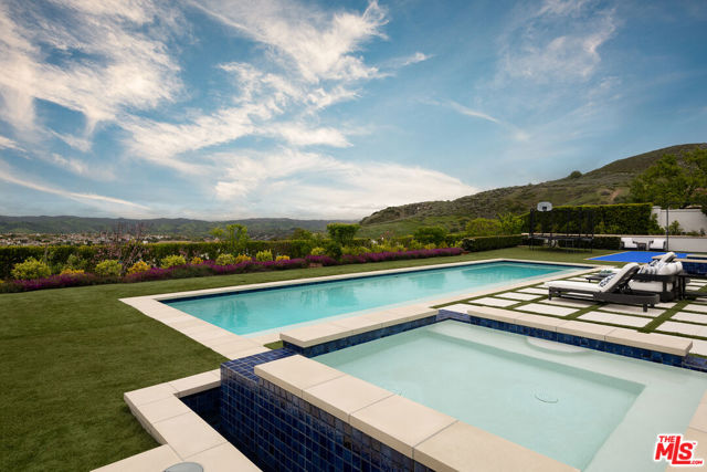 25201 Prado Del Misterio, Calabasas CA: https://media.crmls.org/mediaz/2b5388b4-d874-4d72-b8fd-2098e26680b2.jpg
