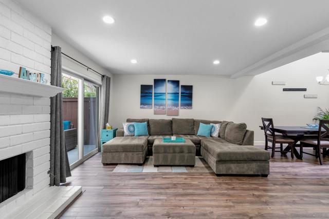 9779 Caminito Doha, San Diego CA: https://media.crmls.org/mediaz/2b53e58e-226a-4398-9859-4c4ac4a51cb4.jpg