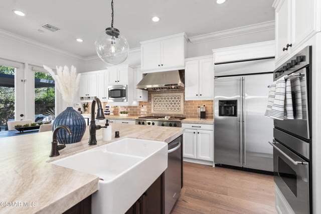 976 Blackbourne, Oak Park CA: https://media.crmls.org/mediaz/2b53f403-5a9e-49fd-86fc-f06a3f43e28f.jpg