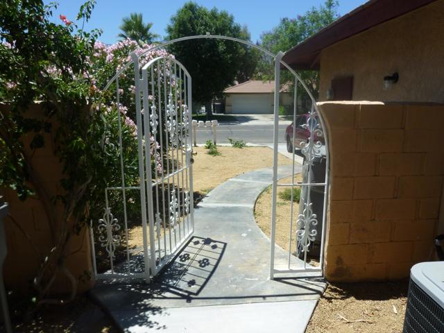 32550 Shifting Sands Trail, Cathedral City CA: https://media.crmls.org/mediaz/2b547453-657c-44f2-a752-c7285bf43d44.jpg