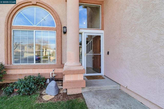 1728 Peachwillow St, Pittsburg CA: https://media.crmls.org/mediaz/2b547e77-04fa-47de-b8d2-7c9f894d199b.jpg