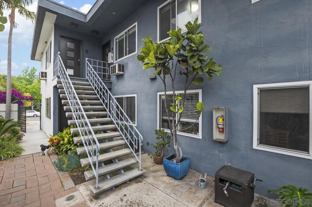 1464 Essex St, San Diego CA: https://media.crmls.org/mediaz/2b549fb8-70fb-4962-bff2-fd28b7f6fd69.jpg