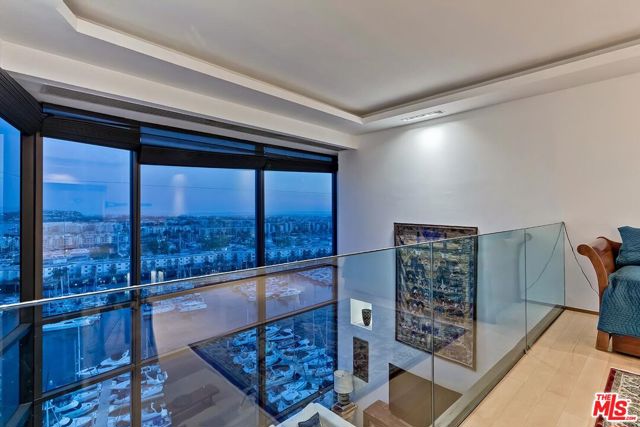 4335 Marina City Drive, Marina del Rey CA: https://media.crmls.org/mediaz/2b55123d-f10e-4d2e-ba54-b709bfb24b7b.jpg