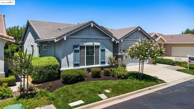551 Quindell Way, Brentwood CA: https://media.crmls.org/mediaz/2b558c9b-cff2-47d8-98f4-7cdd6ebc8d59.jpg