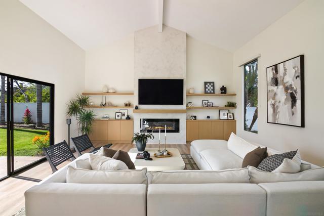 2524 Luciernaga St, Carlsbad CA: https://media.crmls.org/mediaz/2b55ce74-5db0-40ac-9697-182bce1e5c1f.jpg