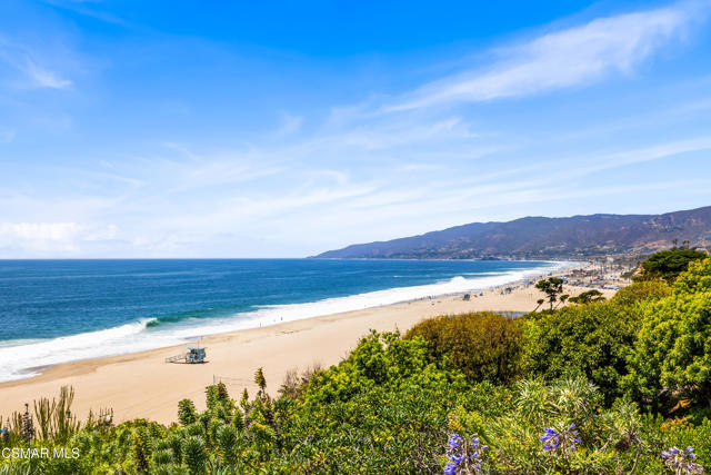 6766 Las Olas Way, Malibu CA: https://media.crmls.org/mediaz/2b55db35-078d-41d7-91a7-e228c0a2be2d.jpg