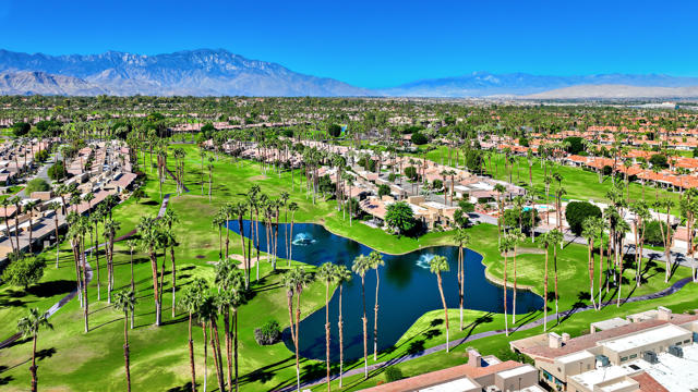 76745 Chrysanthemum Way, Palm Desert CA: https://media.crmls.org/mediaz/2b5624c0-d305-47d5-9483-8eeea74813f9.jpg