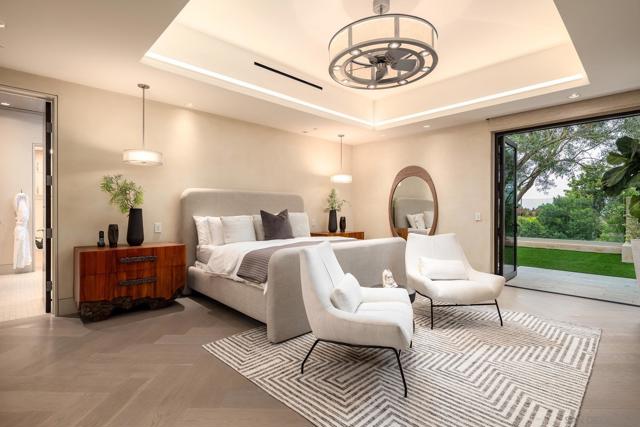 6005 La Jolla Scenic Dr S, La Jolla CA: https://media.crmls.org/mediaz/2b5637b8-5d4b-4536-aee3-cbd1ee5f97ec.jpg
