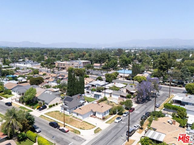 18741 Covello Street, Reseda CA: https://media.crmls.org/mediaz/2b568775-93aa-4eff-9325-798f692d3d18.jpg