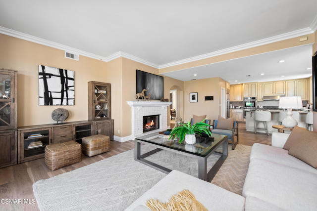 1074 Deseo Avenue, Camarillo CA: https://media.crmls.org/mediaz/2b56e5d6-f441-478c-b639-e8bc8fac579f.jpg