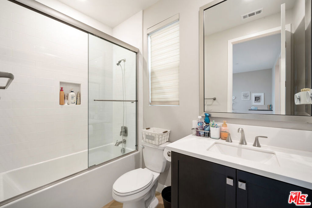 2b56f198 92c4 4206 A94a 1b4f8fd2a101