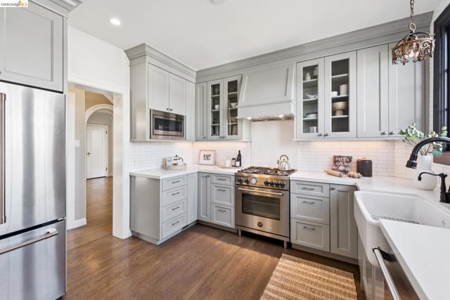 Image 21 of 60 For 906 Paramount Rd