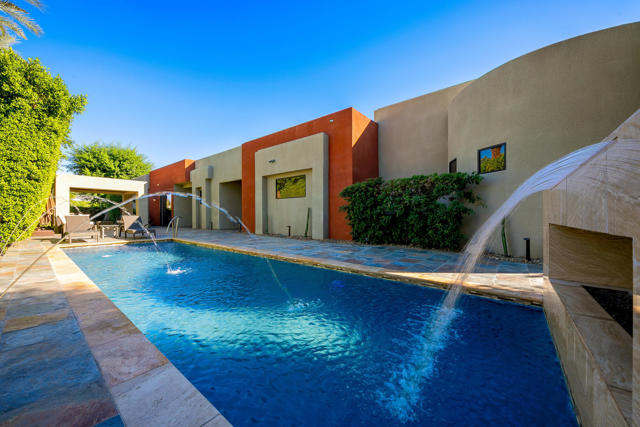 15 Sun Ridge Circle, Rancho Mirage CA: https://media.crmls.org/mediaz/2b57213d-1ad5-4bdf-959d-8a3aaa5fe7e1.jpg