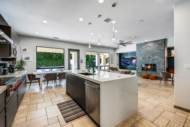 81107 Carefree Drive, Indio CA: https://media.crmls.org/mediaz/2b577412-ba33-4bc3-8aa1-0eb0578d58f9.jpg