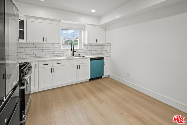 2700 Fletcher Drive, Los Angeles CA: https://media.crmls.org/mediaz/2b588d79-5d95-4d44-b791-be0a44ec9906.jpg