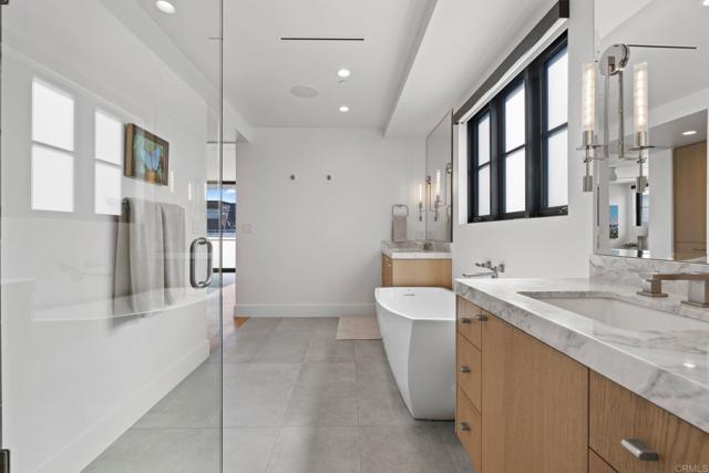 Detail Gallery Image 31 of 72 For 119 41st St, Newport Beach,  CA 92663 - 3 Beds | 5 Baths