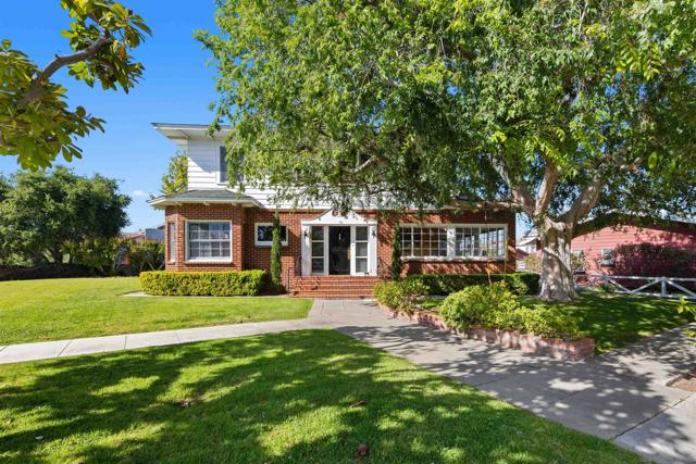 4229 Saint James Place, San Diego CA: https://media.crmls.org/mediaz/2b59fba2-4ddb-4d6c-8f5c-46255d96f4c5.jpg
