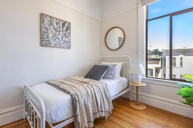 806810 Union Street, San Francisco CA: https://media.crmls.org/mediaz/2b5a37d2-744d-4140-b856-2222466c0f6f.jpg