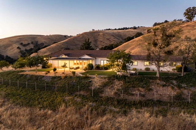 4024 Higuera Highland Lane, San Jose CA: https://media.crmls.org/mediaz/2b5a84b7-ca4a-498e-b514-8cc206c8ddcd.jpg