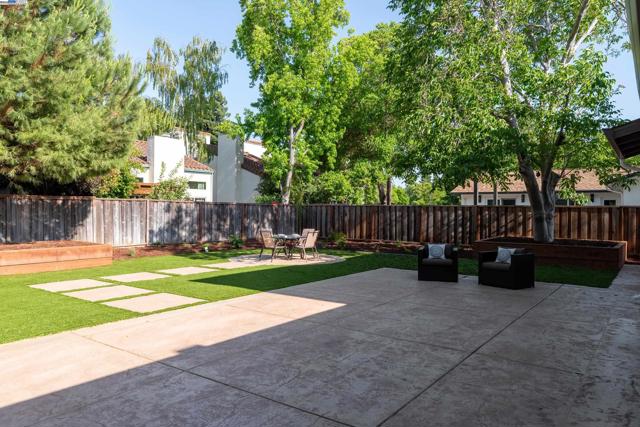 1984 Brooktree Way, Pleasanton CA: https://media.crmls.org/mediaz/2b5ac17d-1819-476f-875e-9001a62a08fd.jpg