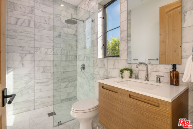 636 N Kilkea Drive, Los Angeles CA: https://media.crmls.org/mediaz/2b5af33d-36ae-428e-8281-51316a469267.jpg
