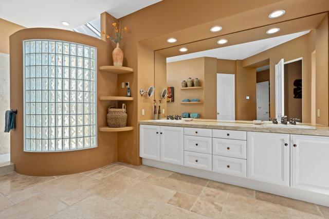 79885 Liga, La Quinta CA: https://media.crmls.org/mediaz/2b5afb27-2c1c-47a4-9344-a49f61f4be1b.jpg