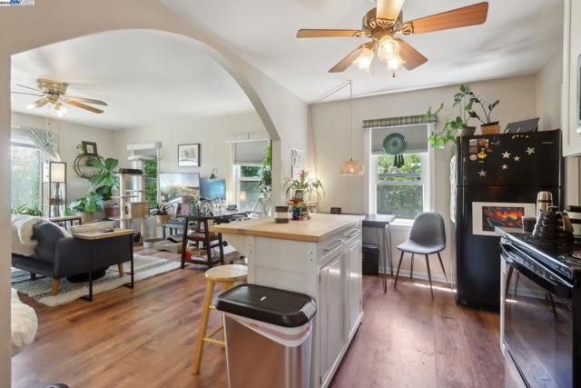 1101 Palm Avenue, Martinez CA: https://media.crmls.org/mediaz/2b5bb558-fe43-44c5-bba7-ef5e9faf1198.jpg