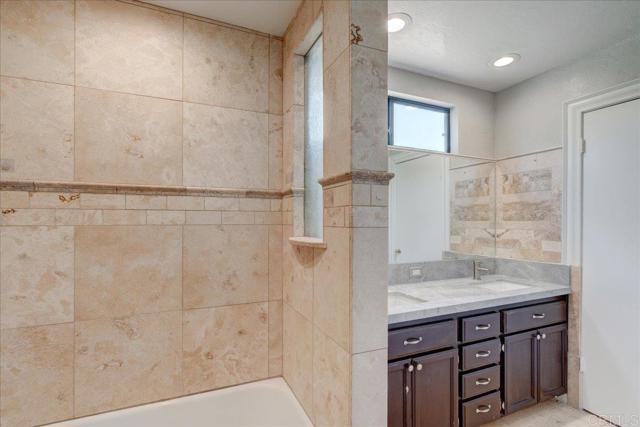 18434 Ramona View Drive, Ramona CA: https://media.crmls.org/mediaz/2b5bccb4-5b33-4b96-bc25-810d22a0d184.jpg