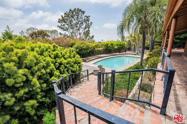 Image 19 of 20 For 560 Tigertail Road