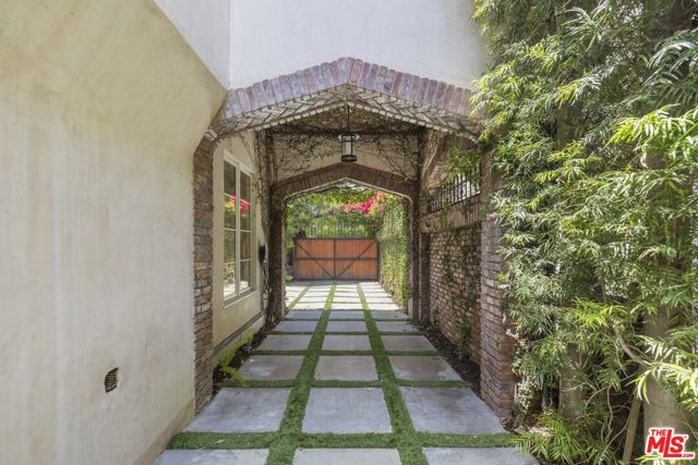 736 S Cloverdale Avenue, Los Angeles CA: https://media.crmls.org/mediaz/2b5c2be2-8565-499e-b19b-a41e9f226eac.jpg