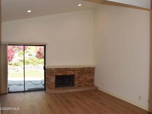 2462 Rikkard Drive, Thousand Oaks CA: https://media.crmls.org/mediaz/2b5c5282-ec2b-43e9-8134-09d2d49dc7fa.jpg