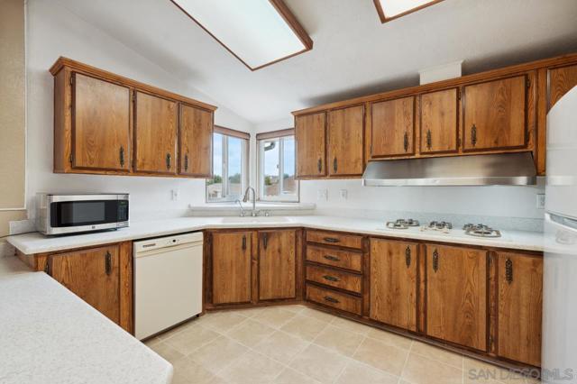 1831 Nova Gln, Escondido CA: https://media.crmls.org/mediaz/2b5c888c-292b-43c1-a7dd-3c4cd0847155.jpg