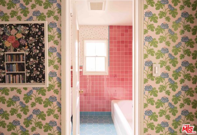 881 Cumberland Road, Glendale CA: https://media.crmls.org/mediaz/2b5c927f-3ba4-41ac-9e0e-dbdc5cc768e8.jpg