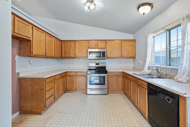 827 Terraza Street, Soledad CA: https://media.crmls.org/mediaz/2b5cbc02-c9d7-4975-9db9-169a616a2acf.jpg