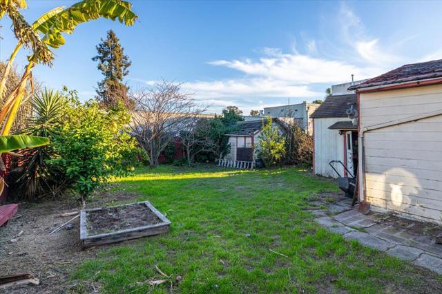 3014 Coolidge Avenue, Oakland CA: https://media.crmls.org/mediaz/2b5ced34-0c8c-4319-9e6b-7aff936ac8a8.jpg