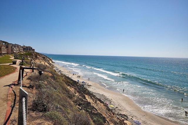 561 S Sierra Avenue, Solana Beach CA: https://media.crmls.org/mediaz/2b5d38b7-84f0-42e5-bac3-bccbc21e6793.jpg