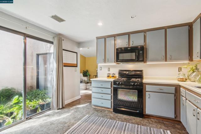 2628 Asilomar Dr, Antioch CA: https://media.crmls.org/mediaz/2b5d6205-05c0-483c-aaf8-7b32a5177556.jpg