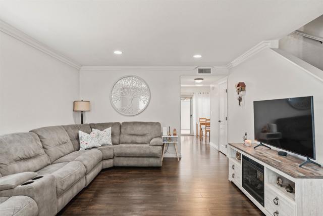 Detail Gallery Image 3 of 24 For 1463 N Broadway a,  Escondido,  CA 92026 - 2 Beds | 1/1 Baths