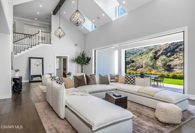 2385 Calbourne Court, Lake Sherwood CA: https://media.crmls.org/mediaz/2b5db4a9-1739-4a27-85ea-9f3530b90c85.jpg