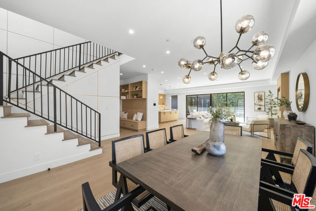5741 Newcastle Avenue, Encino CA: https://media.crmls.org/mediaz/2b5e690d-abaf-472b-bee9-b405cb996d67.jpg