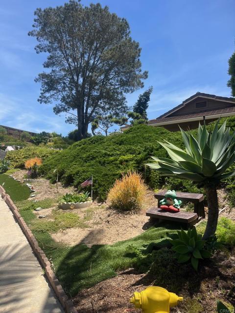 4906 VIA HINTON, Carlsbad CA: https://media.crmls.org/mediaz/2b5ee414-01a1-4677-b66d-4808a0e9e9e7.jpg