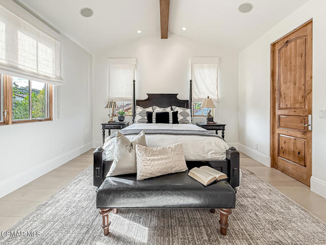 25877 Shady Oak Lane, Valencia CA: https://media.crmls.org/mediaz/2b5f429b-9e39-40f6-b015-811b30a5fad9.jpg