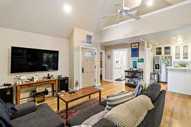 136 Finger Avenue, Redwood City CA: https://media.crmls.org/mediaz/2b5f518d-7cca-48f4-90fd-add6ffe10db3.jpg