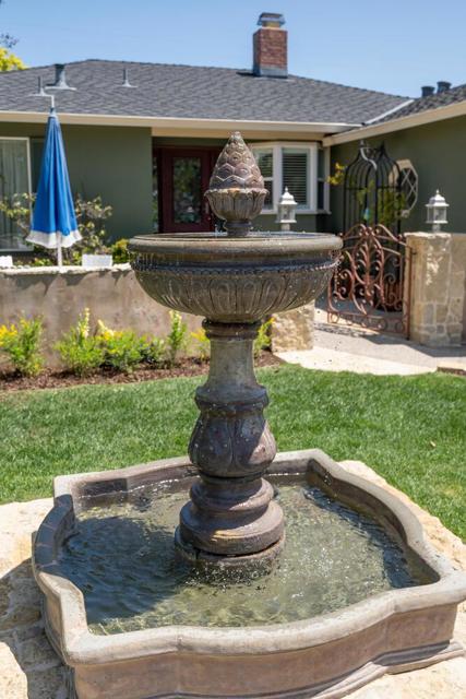 501 Yale Drive, San Mateo CA: https://media.crmls.org/mediaz/2b5f9090-8399-4600-9cfc-3531cac7d576.jpg