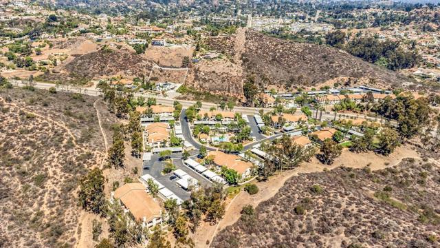 11523 Fury Ln, El Cajon CA: https://media.crmls.org/mediaz/2b5fd451-c767-493d-973e-df2c66fcb2c2.jpg