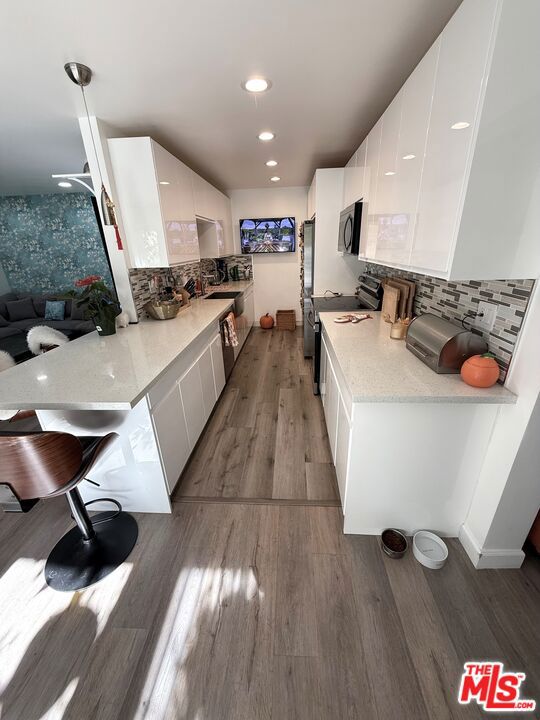 843 4th Street, Santa Monica CA: https://media.crmls.org/mediaz/2b5ff120-357f-4015-aa68-1cc6e80c7272.jpg